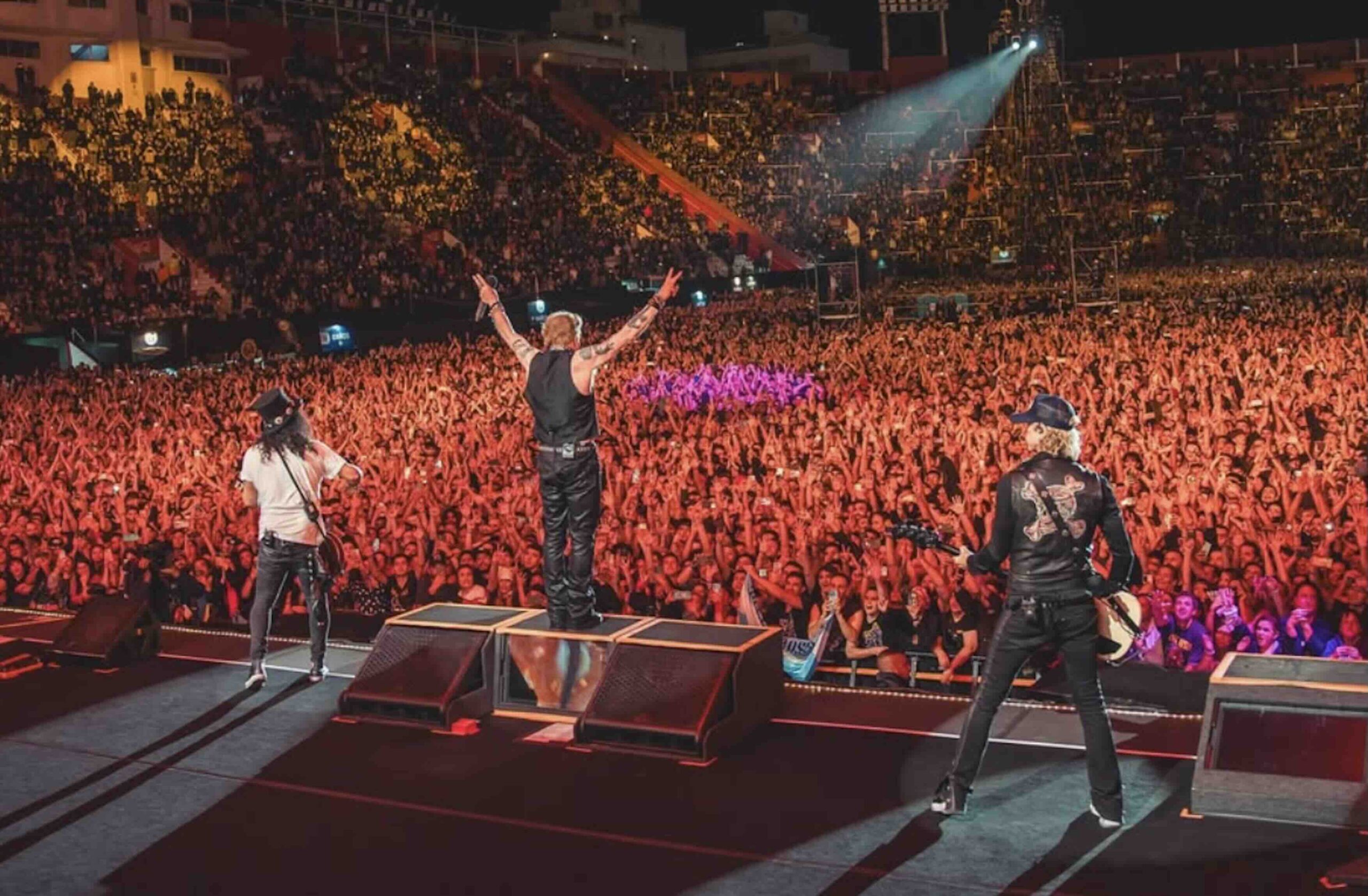 Guns N’ Roses, due nuove canzoni e un tour mondiale: tutte le novità sulla band di Axl e Slash