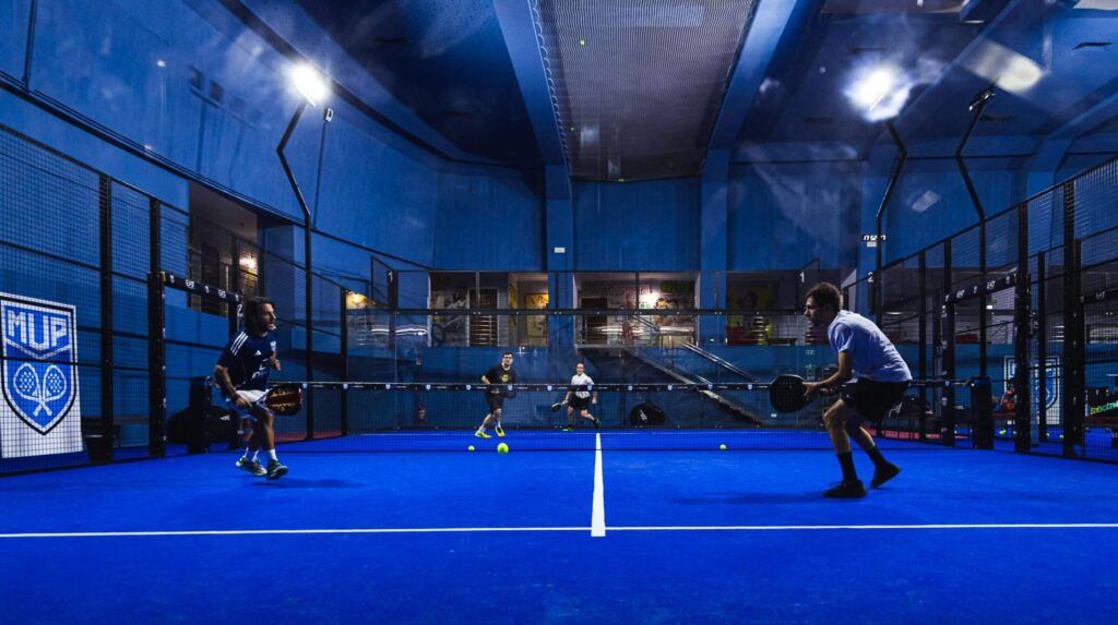 Padel e solidarietà, a Milano il torneo per sostenere i bambini con disabilità e le loro famiglie